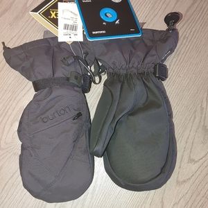 Burton small black gore-tex mitt